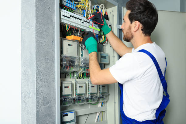 Best Affordable Emergency Electrician  in Gladeview, FL